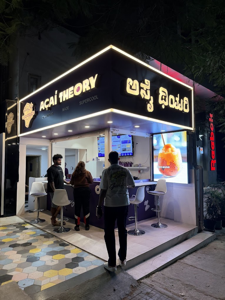 Açaí Theory LED digital signage storefront display